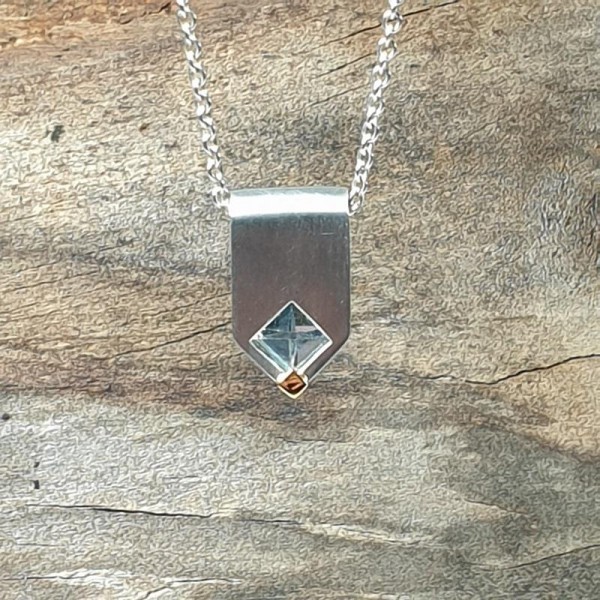 Anhänger in Platin mit Aquamarin